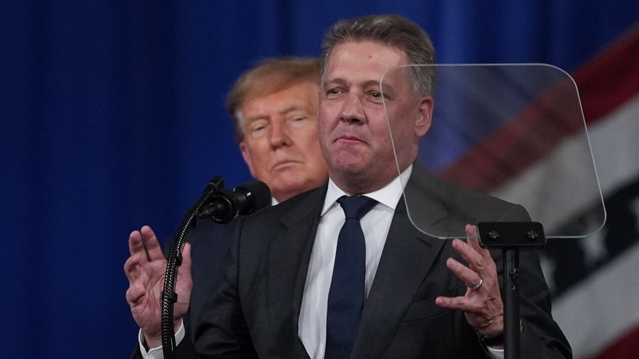 "Schande": felle kritiek in Duitsland op Audi-baas na toespraak op rally van Trump