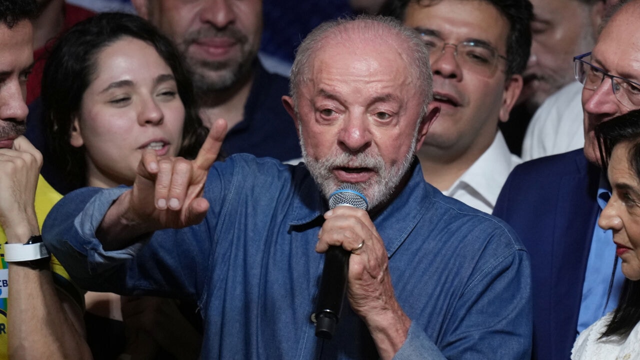 Lula da Silva (80) wordt voor 4e keer president van Brazilië na historische overwinning: welke uitdagingen staan hem te wachten?